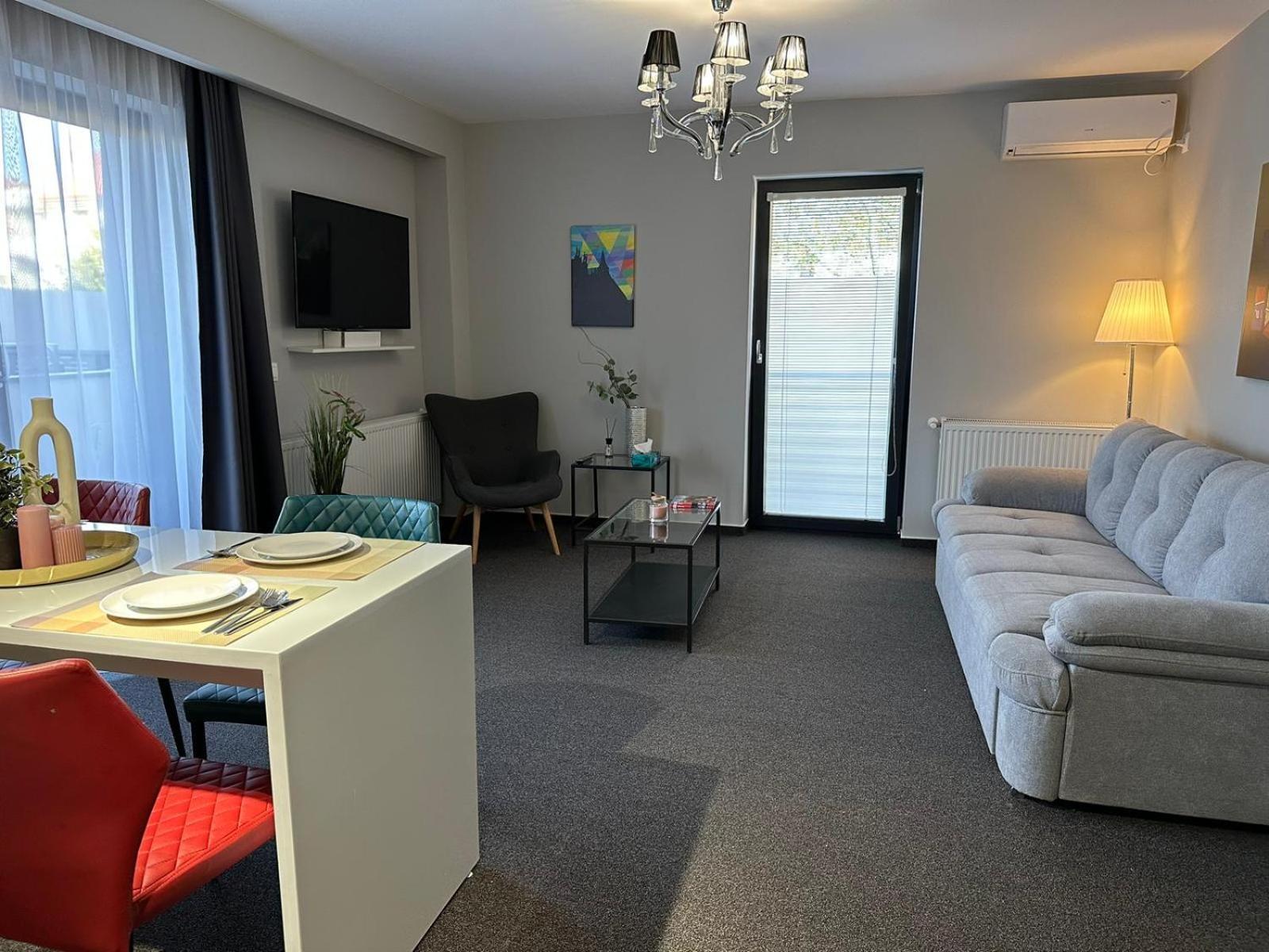 Luxury Glam Apartments & Studios Near Coresi Mall Brasov Bagian luar foto