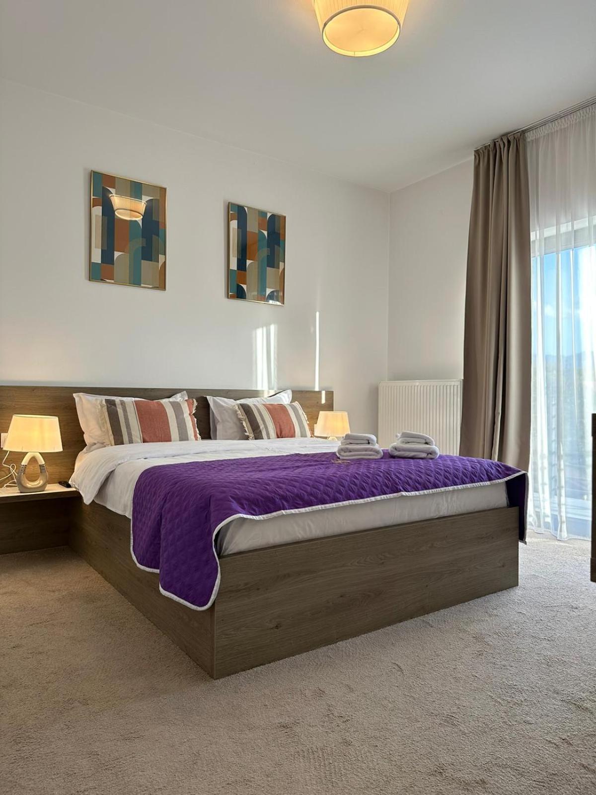 Luxury Glam Apartments & Studios Near Coresi Mall Brasov Bagian luar foto