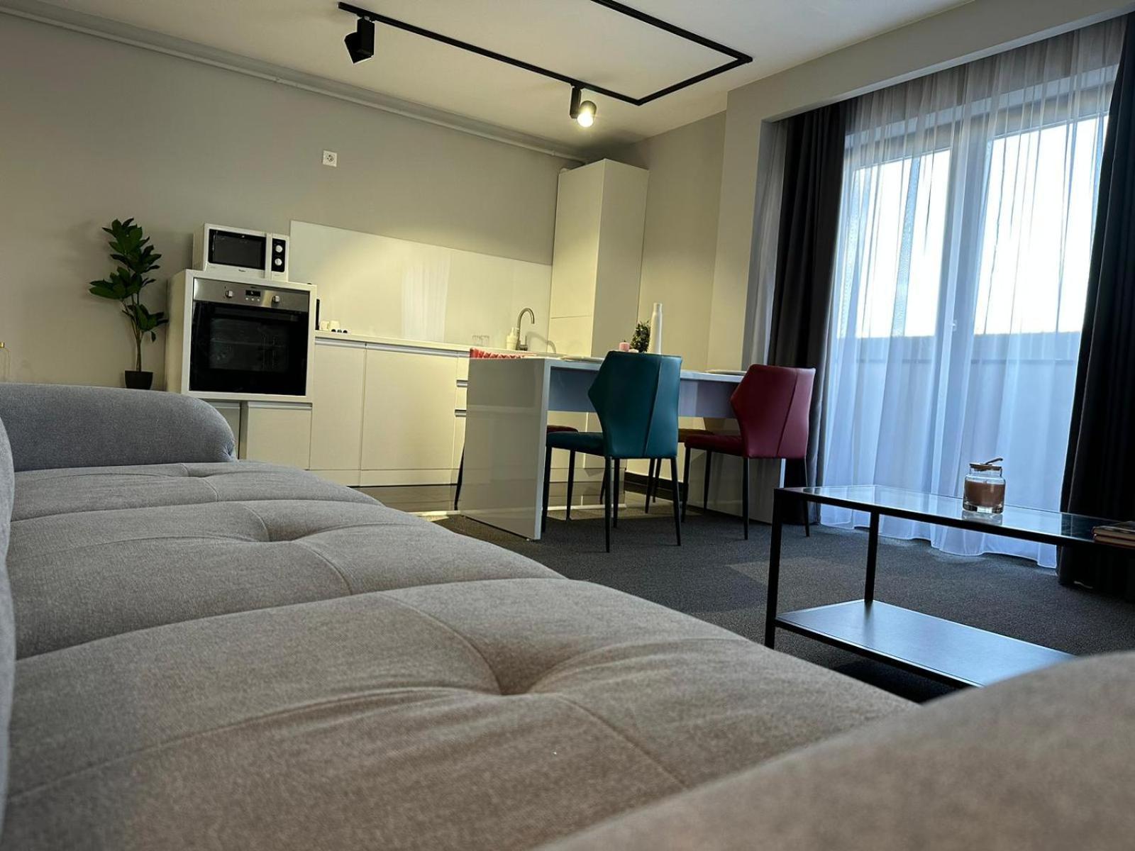 Luxury Glam Apartments & Studios Near Coresi Mall Brasov Bagian luar foto