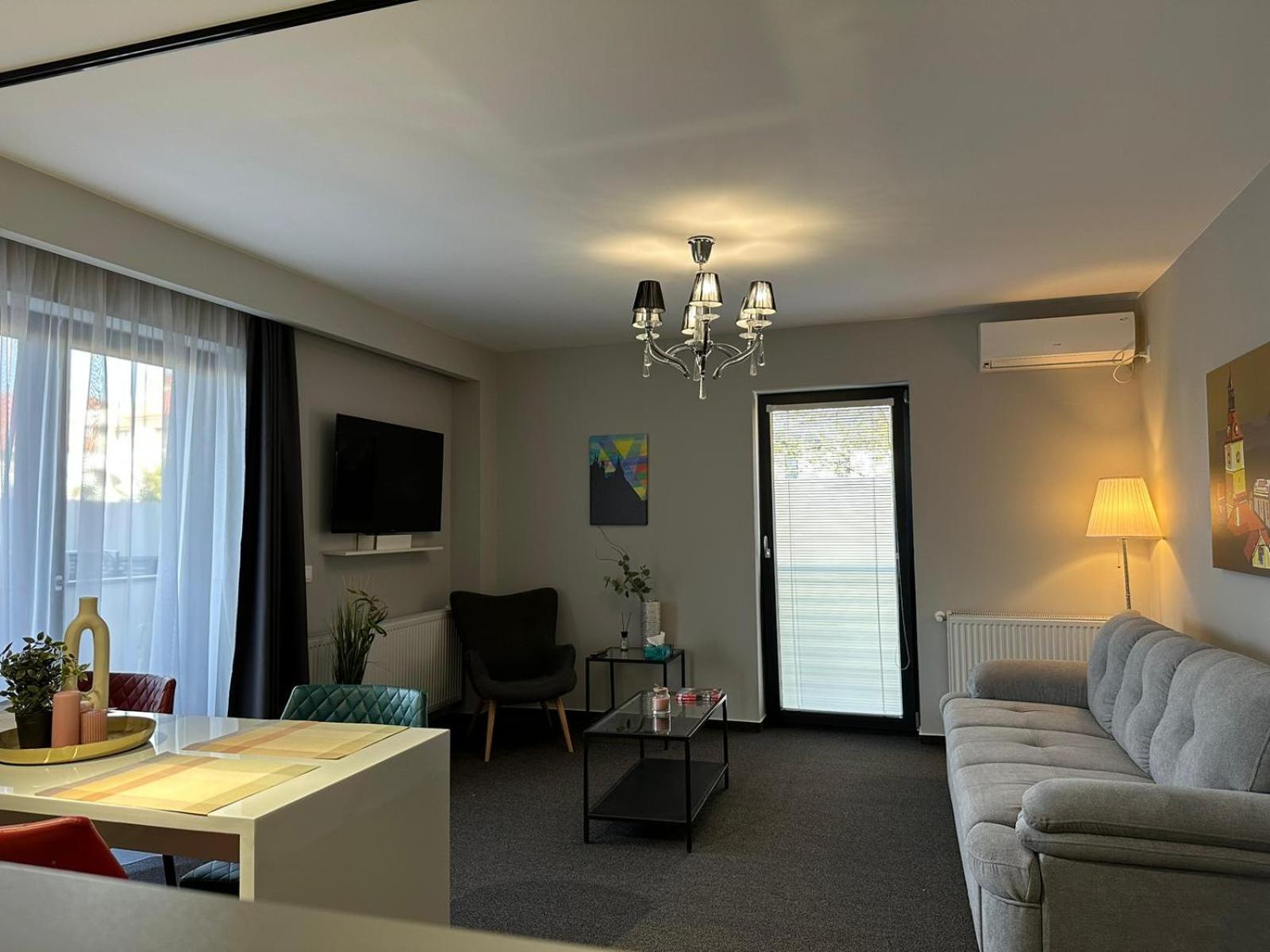 Luxury Glam Apartments & Studios Near Coresi Mall Brasov Bagian luar foto