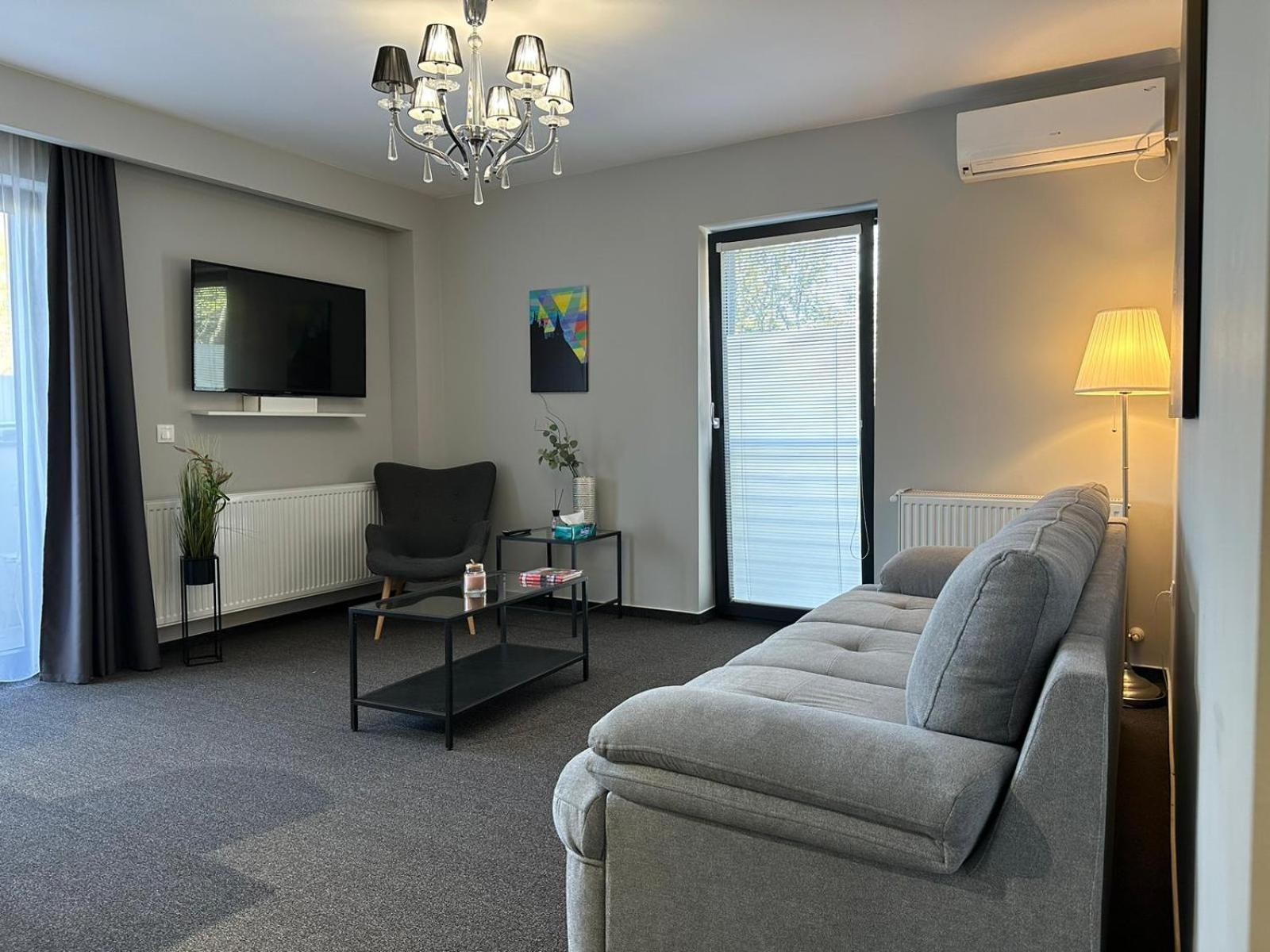 Luxury Glam Apartments & Studios Near Coresi Mall Brasov Bagian luar foto