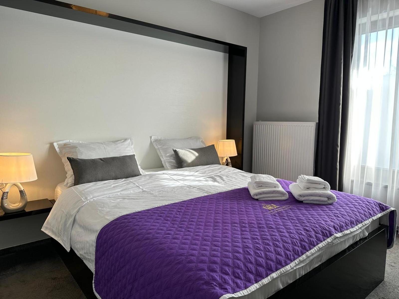 Luxury Glam Apartments & Studios Near Coresi Mall Brasov Bagian luar foto