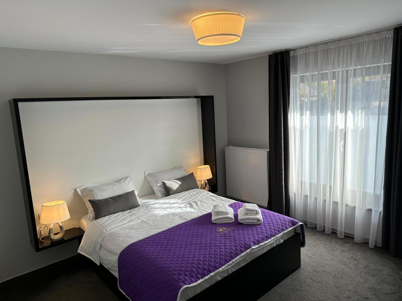 Luxury Glam Apartments & Studios Near Coresi Mall Brasov Bagian luar foto