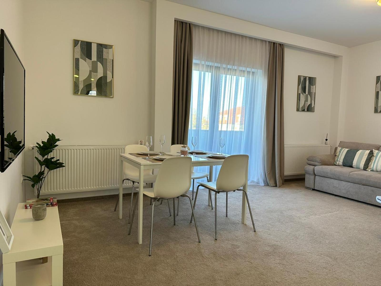 Luxury Glam Apartments & Studios Near Coresi Mall Brasov Bagian luar foto