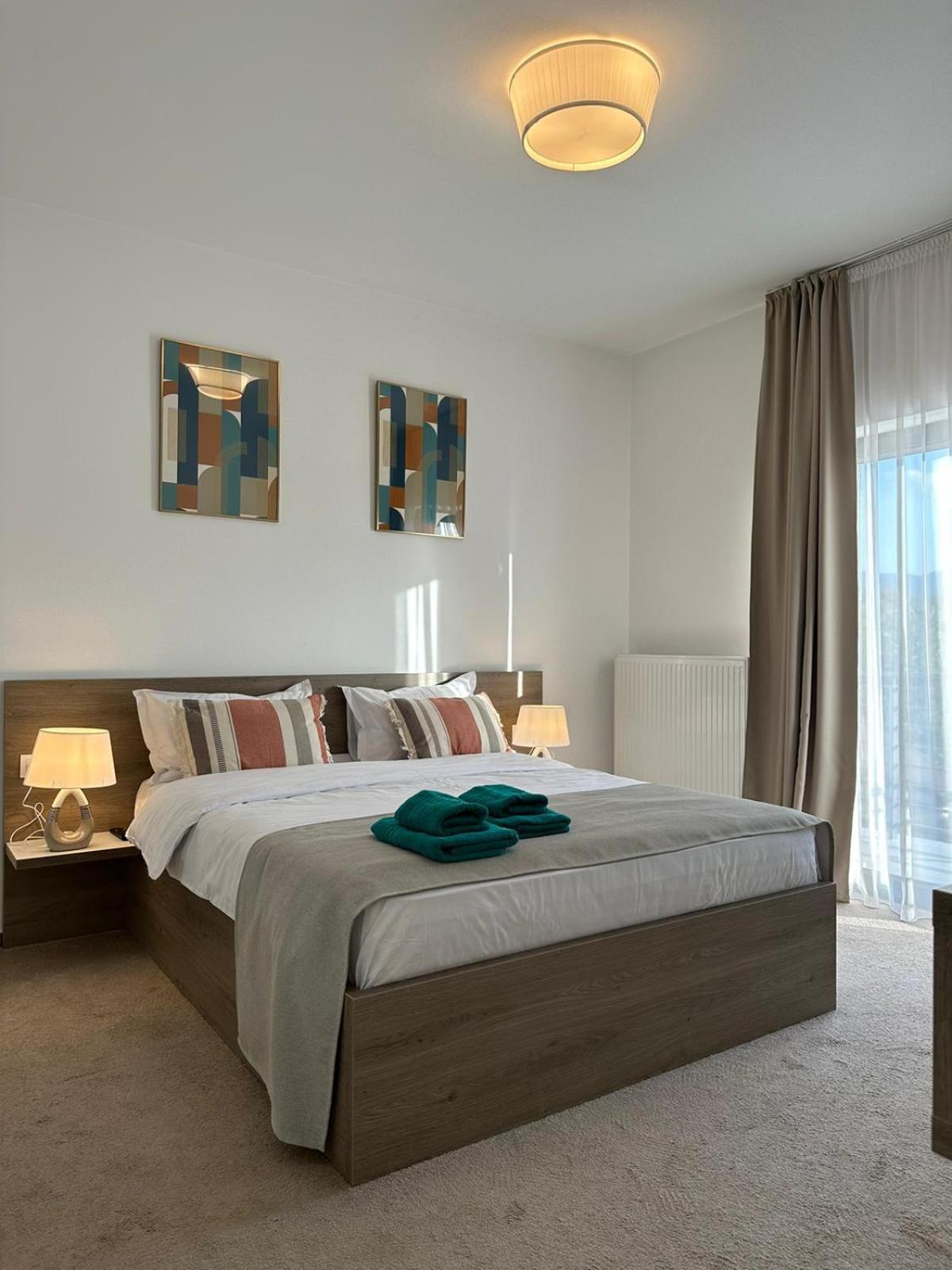 Luxury Glam Apartments & Studios Near Coresi Mall Brasov Bagian luar foto