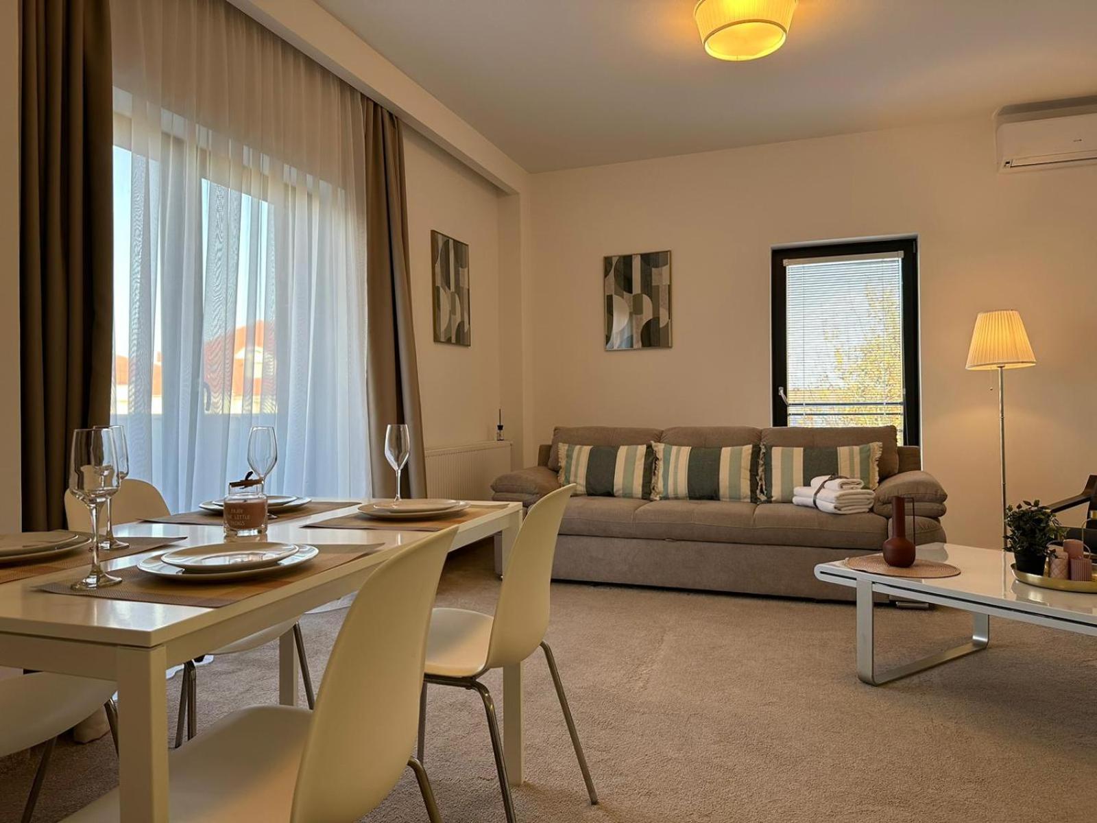 Luxury Glam Apartments & Studios Near Coresi Mall Brasov Bagian luar foto