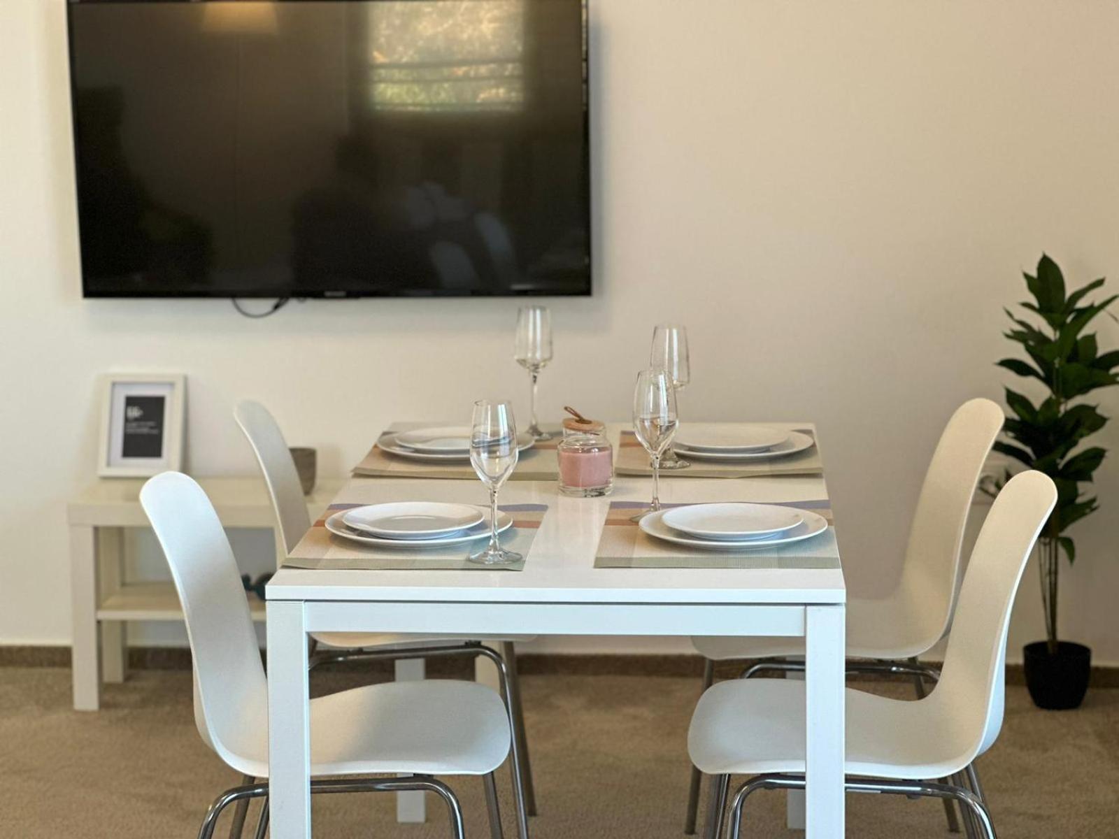 Luxury Glam Apartments & Studios Near Coresi Mall Brasov Bagian luar foto