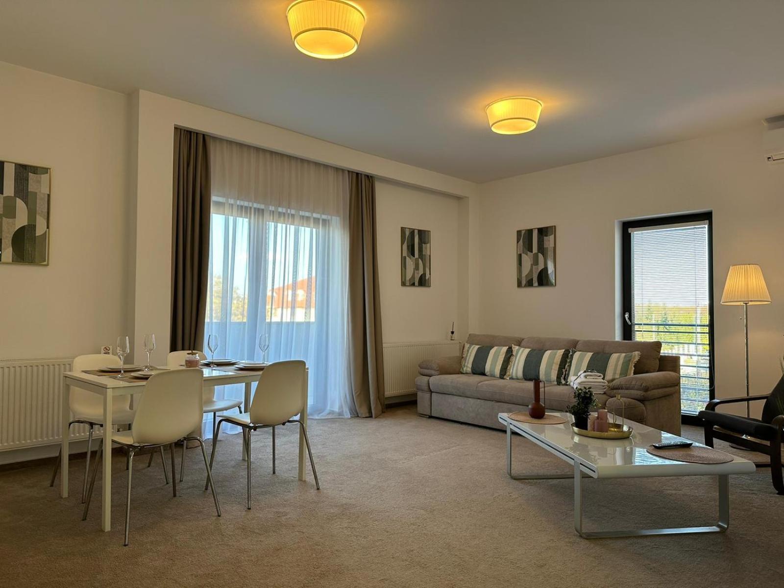 Luxury Glam Apartments & Studios Near Coresi Mall Brasov Bagian luar foto