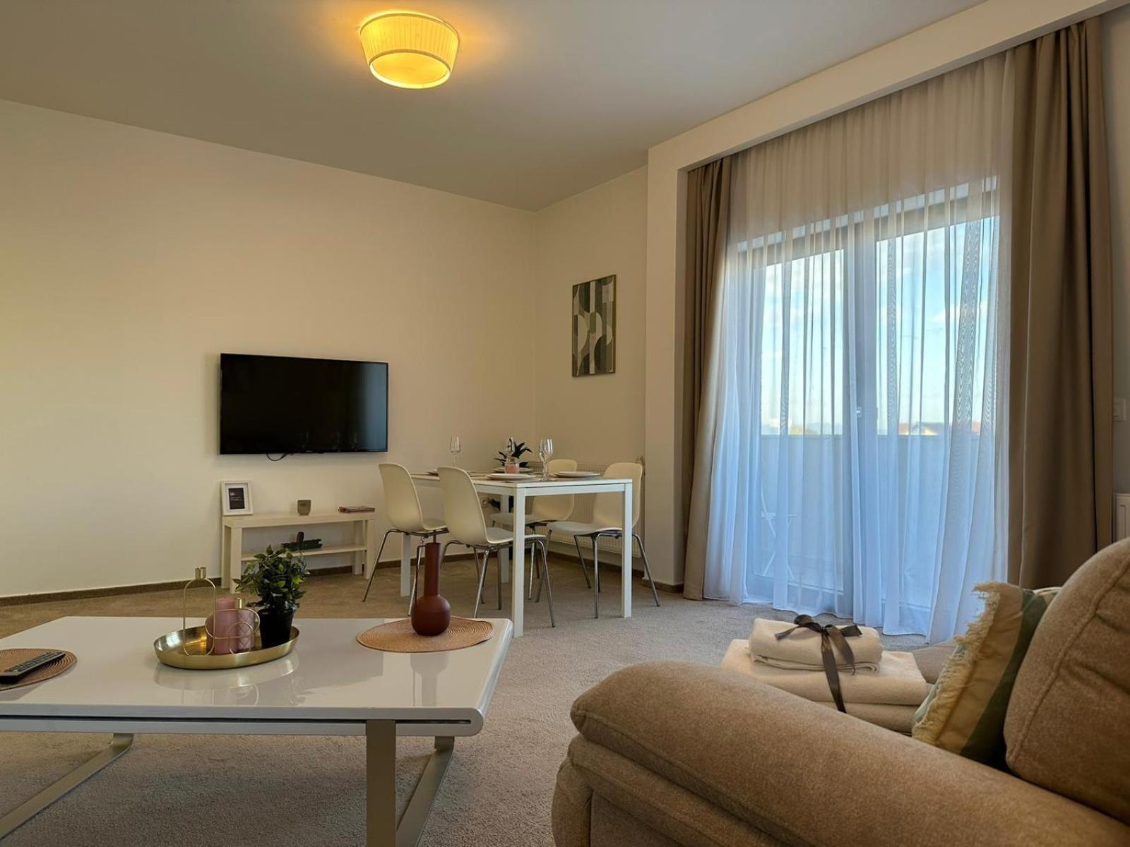 Luxury Glam Apartments & Studios Near Coresi Mall Brasov Bagian luar foto