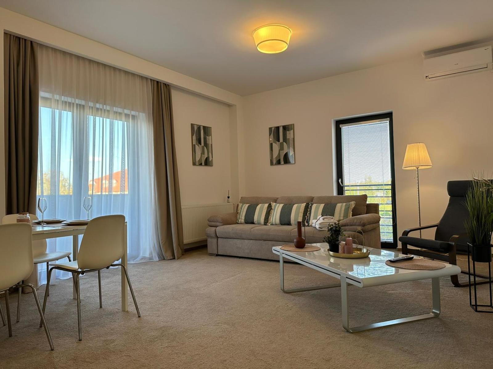Luxury Glam Apartments & Studios Near Coresi Mall Brasov Bagian luar foto