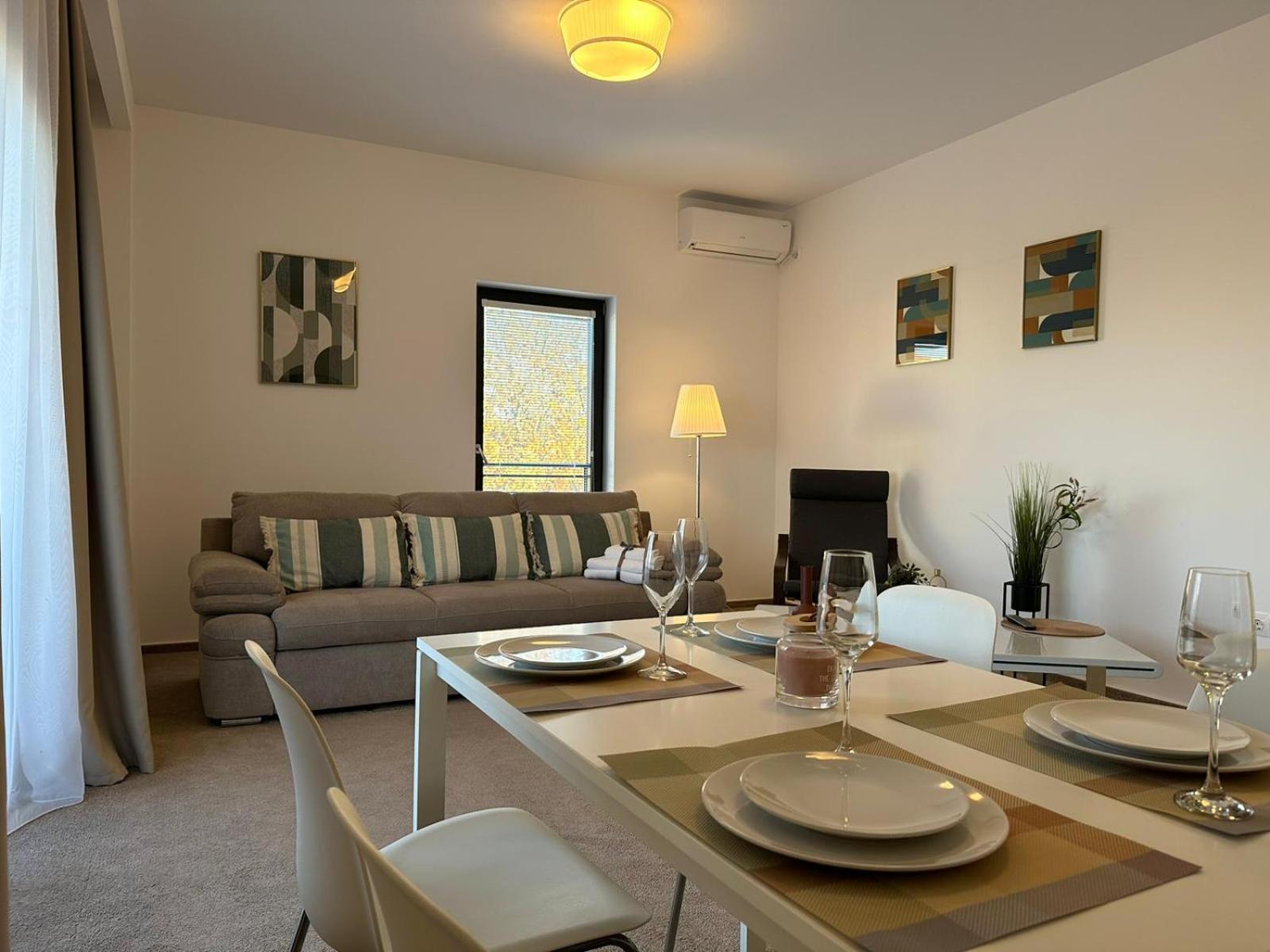 Luxury Glam Apartments & Studios Near Coresi Mall Brasov Bagian luar foto