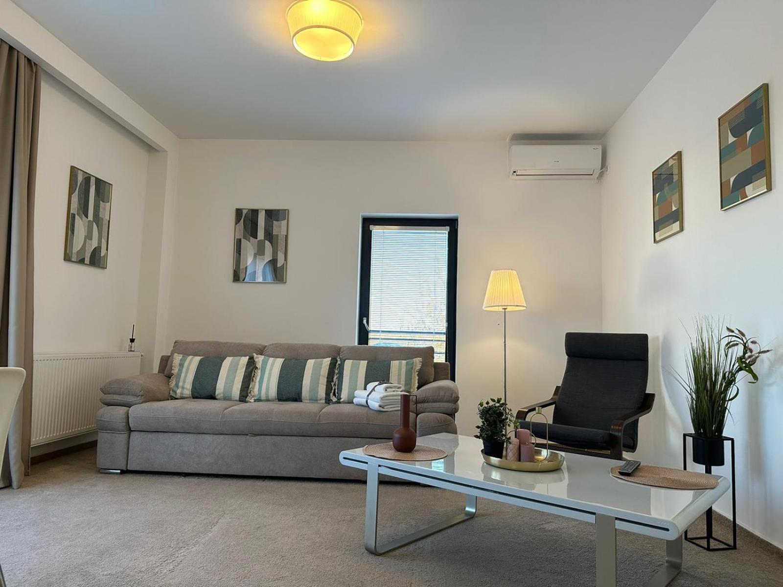 Luxury Glam Apartments & Studios Near Coresi Mall Brasov Bagian luar foto