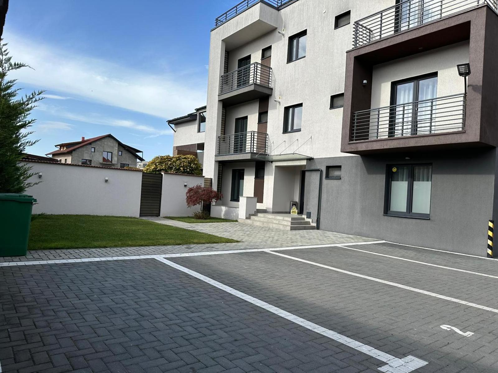 Luxury Glam Apartments & Studios Near Coresi Mall Brasov Bagian luar foto
