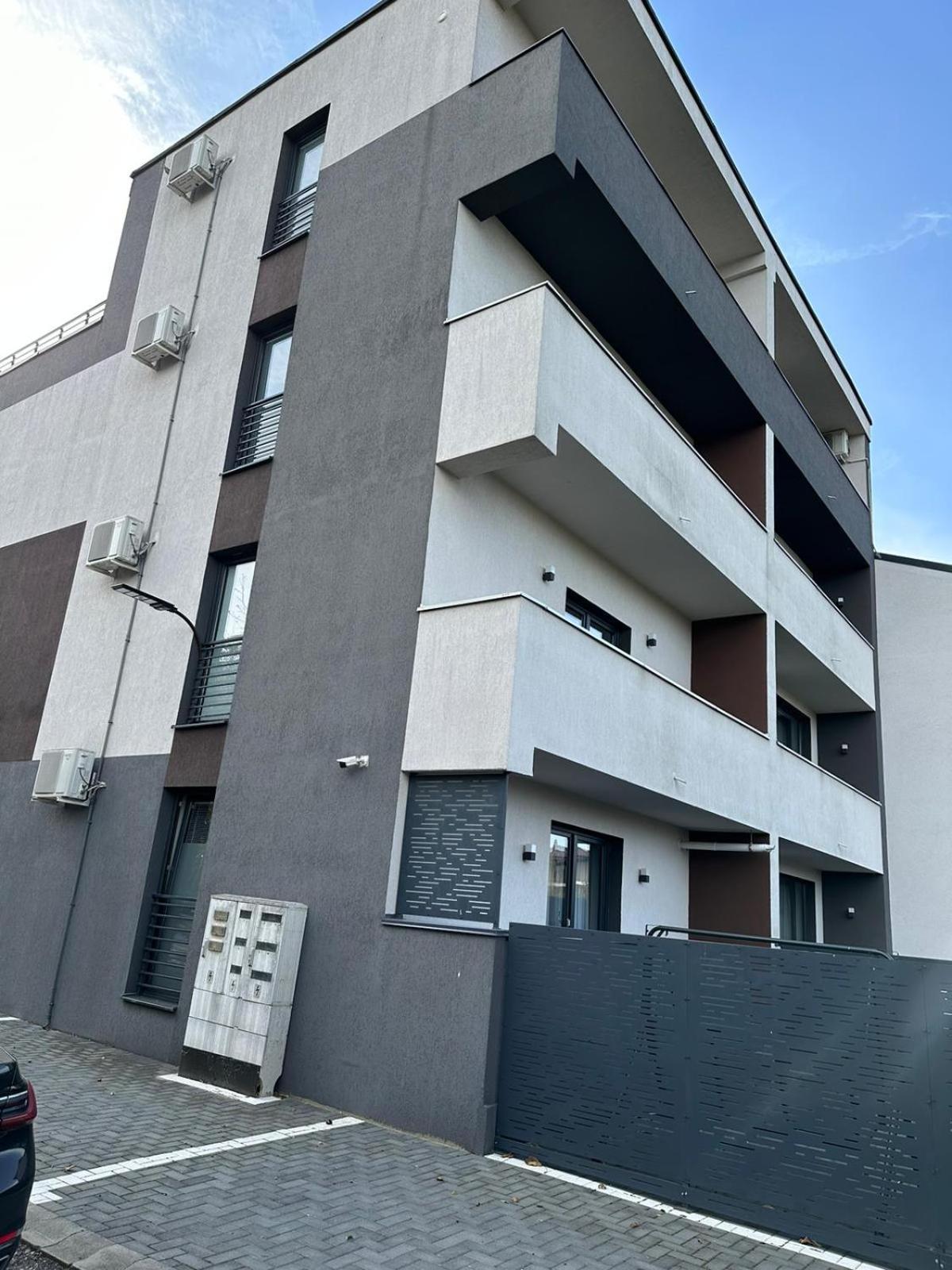 Luxury Glam Apartments & Studios Near Coresi Mall Brasov Bagian luar foto