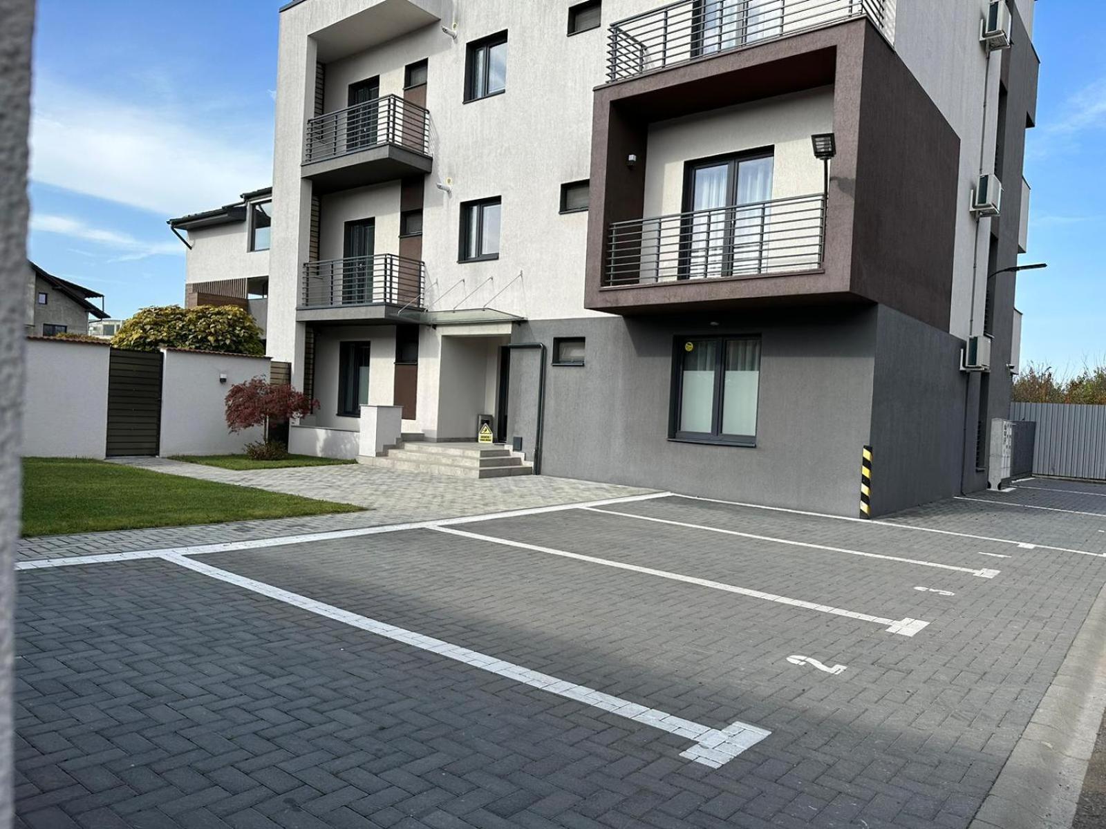 Luxury Glam Apartments & Studios Near Coresi Mall Brasov Bagian luar foto