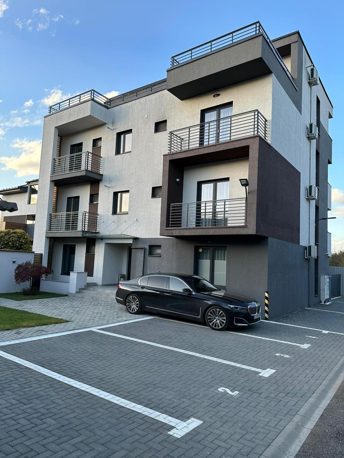 Luxury Glam Apartments & Studios Near Coresi Mall Brasov Bagian luar foto