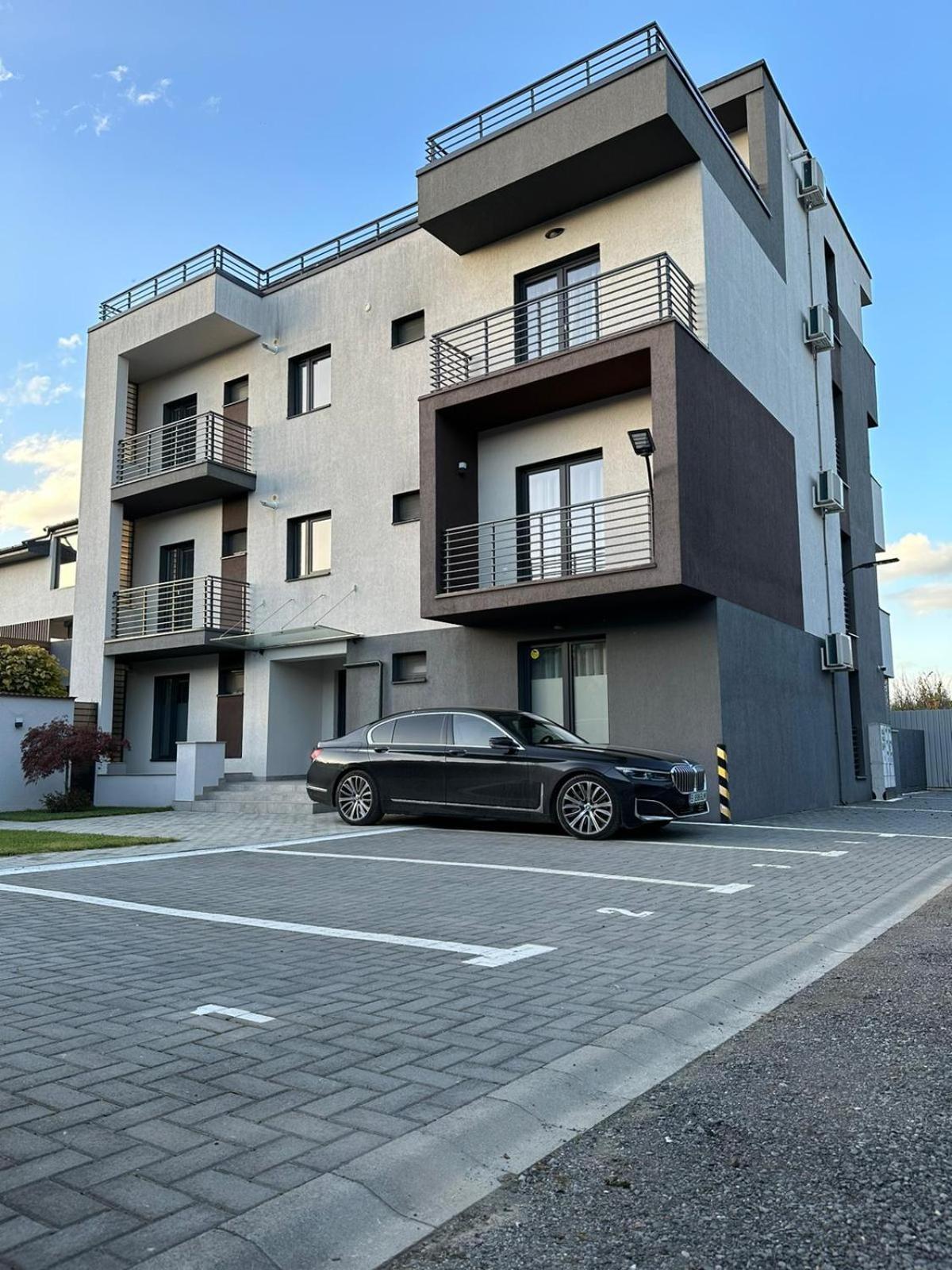 Luxury Glam Apartments & Studios Near Coresi Mall Brasov Bagian luar foto