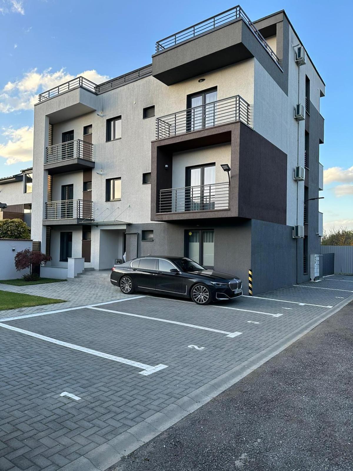 Luxury Glam Apartments & Studios Near Coresi Mall Brasov Bagian luar foto