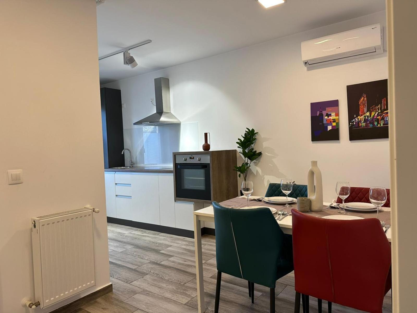 Luxury Glam Apartments & Studios Near Coresi Mall Brasov Bagian luar foto