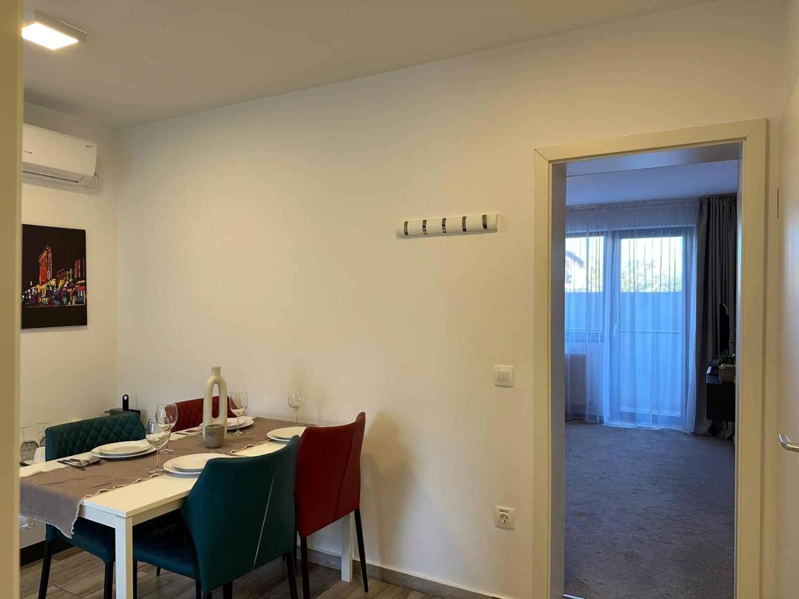 Luxury Glam Apartments & Studios Near Coresi Mall Brasov Bagian luar foto