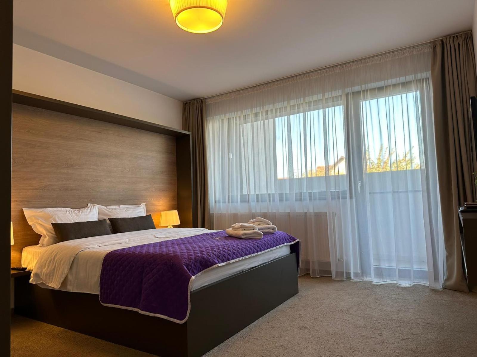 Luxury Glam Apartments & Studios Near Coresi Mall Brasov Bagian luar foto